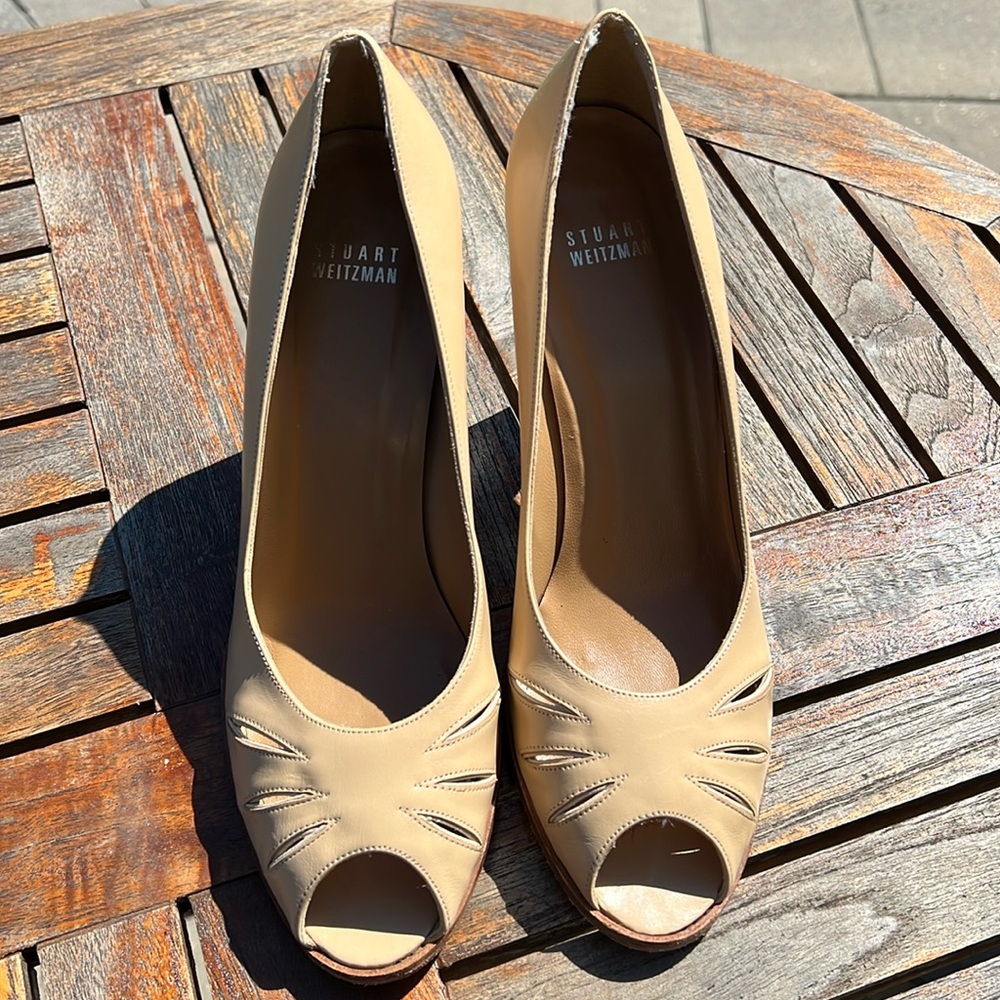 Stuart Weitzman Nude Pump - size 9